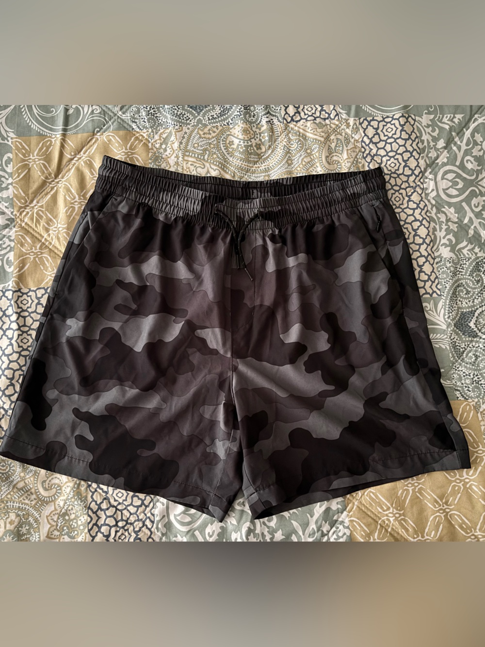 Old Navy Active Military Print Black Shorts, size L
